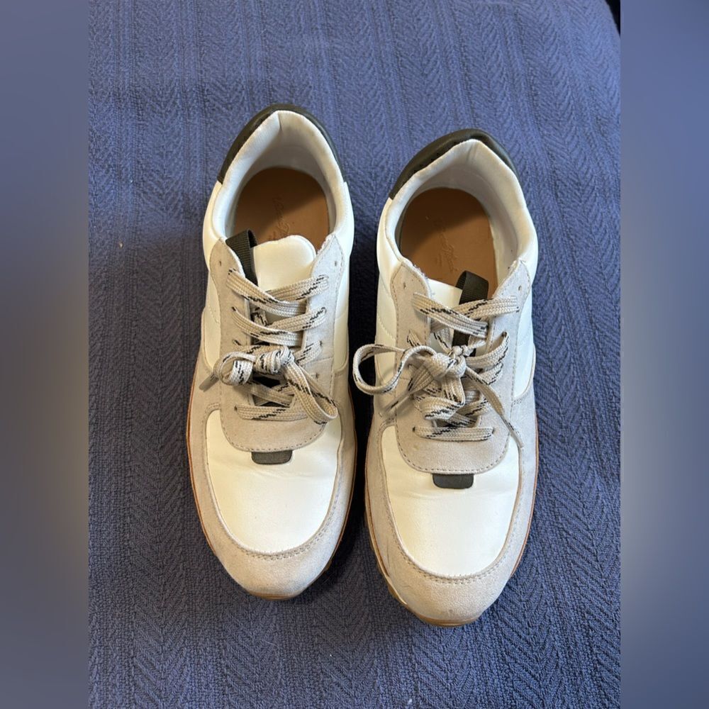 Universal Thread sneakers - Picture 2 of 6